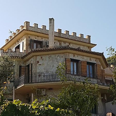 Castello Bellos Tower Keri Bagian luar foto